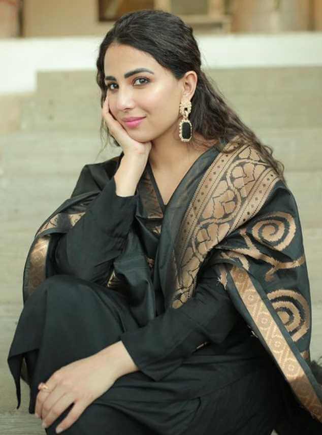 Ushna Shah with Black Dress Photo