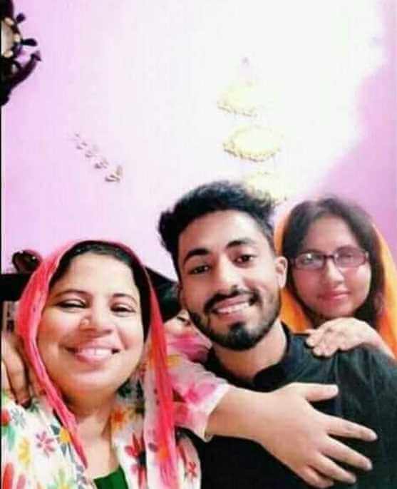 Arman Alif With his Mother and sister