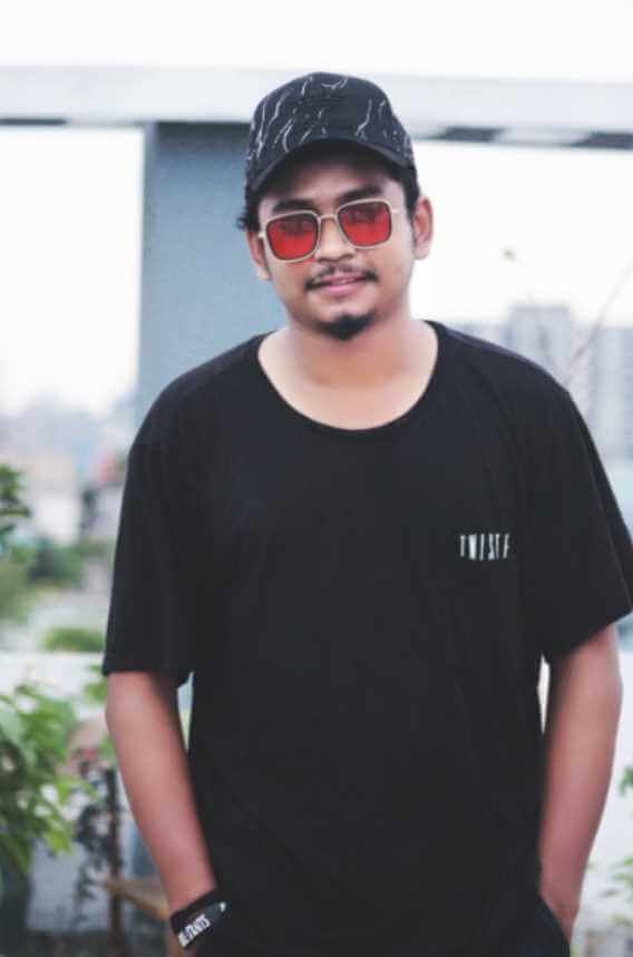 Samz Vai with Black T-Shirt
