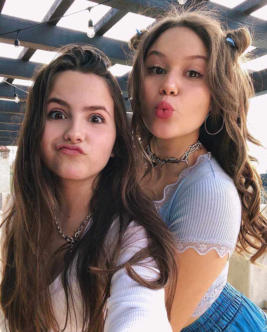 Isabella Acres with her sister Photo