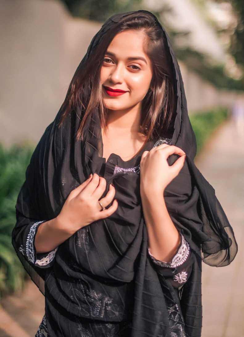 Jannat Zubair Rahmani Black dress photo