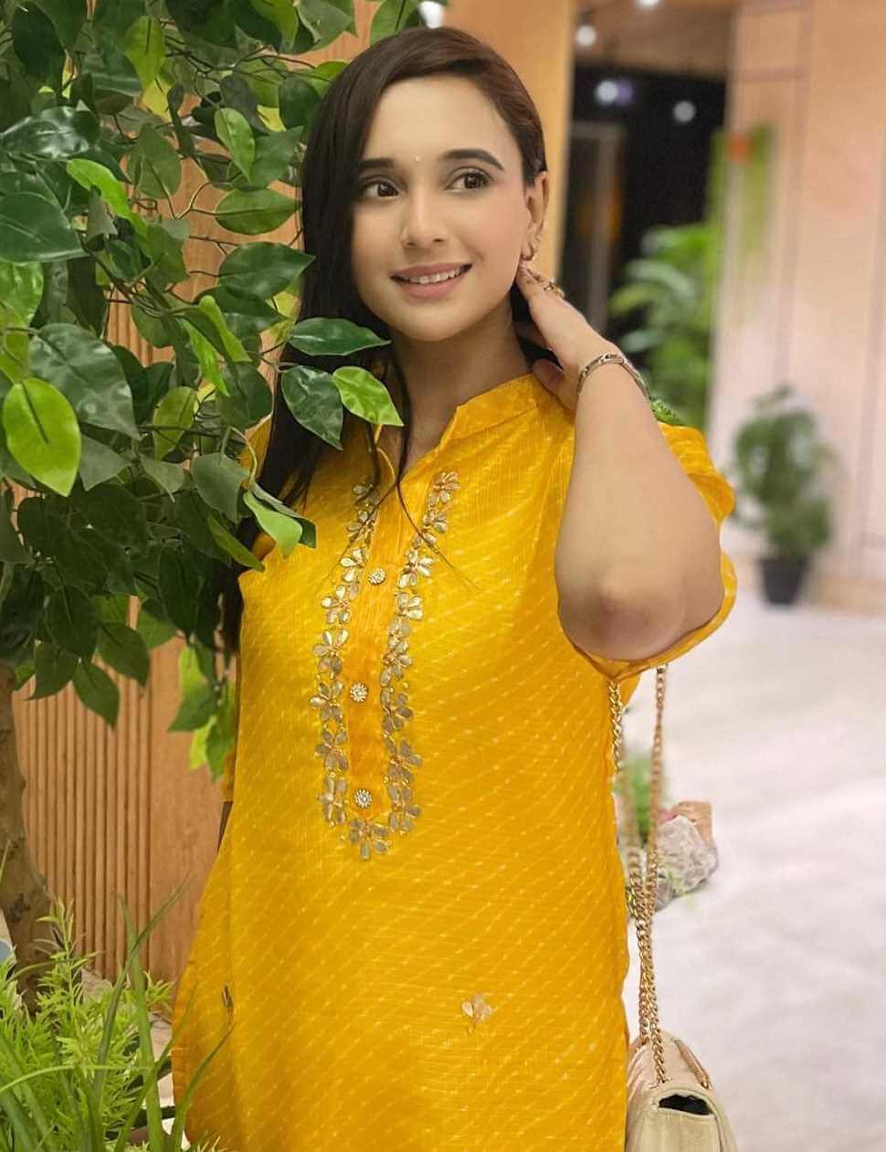 Sabila Nur Yellow Dress Picture