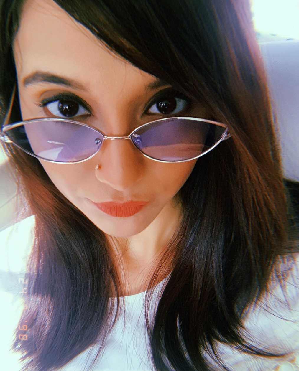 Sabila Nur sunglass Selfie