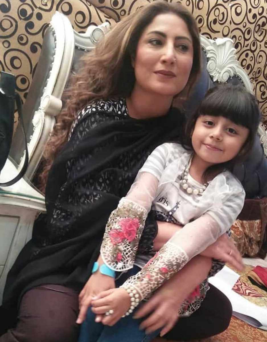 Saima Noor with her daughter pic