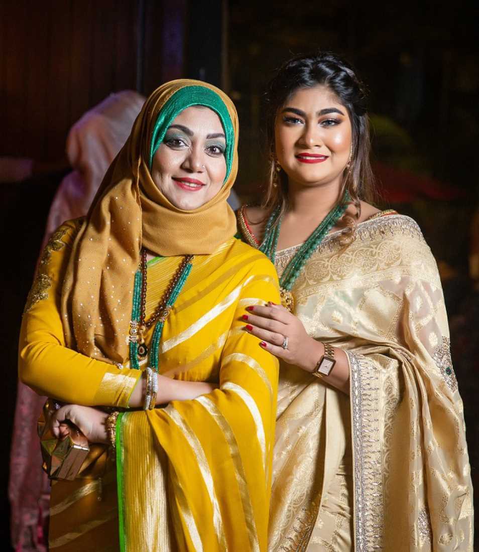 Shamma Rushafy Abantee with her Mother photo