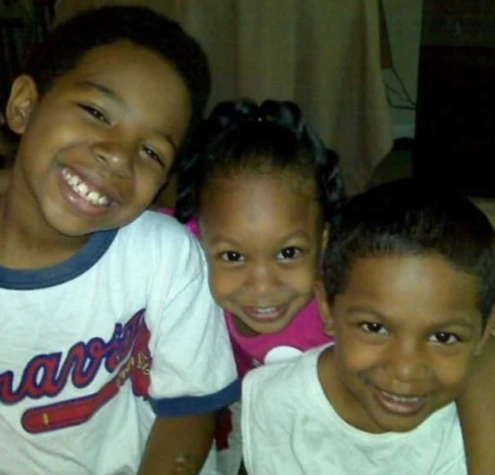 Deshae Frost with his Siblings Photo