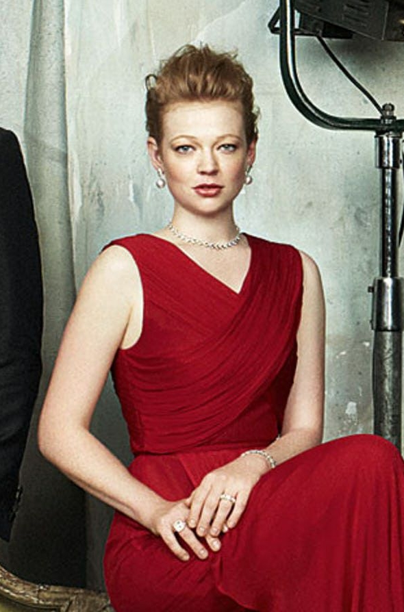 Sarah Snook red dress photo 